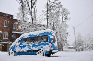 KHARKIV. UKRAINE - APRIL 4, 2022 Unexpected rapid fallout of snow in April on the Kharkov streets photo