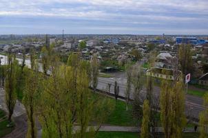 pavlograd. ucrania - 4 de marzo de 2022 vista desde lejos a alguna parte de la ciudad en pavlograd, ucrania foto
