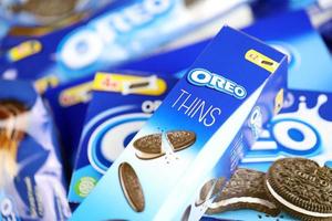 KHARKIV, UKRAINE - FEBRUARY 14, 2022 Oreo original and thins crispy cookies packs. The brand Oreo is owned by company Mondelez international photo