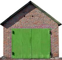 la textura de una puerta de metal pintada de un garaje de ladrillo foto