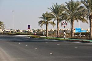 carretera en abu dhabi, emiratos árabes unidos foto