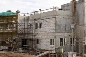 el progreso de la construcción del edificio del jardín de infantes. foto