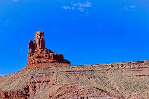 formación rocosa en la meseta del desierto alto en el desierto alto de arizona foto