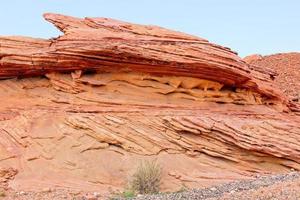 interesante formación rocosa que muestra los niveles de erosión foto