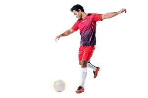 jugador de fútbol profesional en pose de uniforme de entrenamiento rojo sobre un fondo blanco concepto de fútbol activo. foto