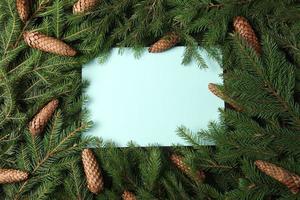 fondo original del árbol de navidad. feliz tarjeta de felicitación del árbol de navidad. feliz año nuevo 2023 foto