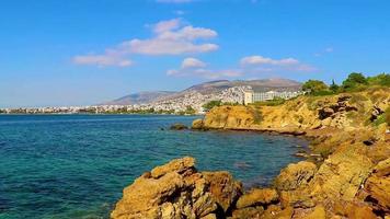 skön kavouri strand och bukt voula vouliagmeni grekland. video