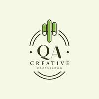 qa letra inicial vector de logotipo de cactus verde