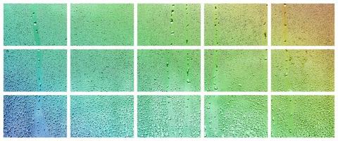 un collage de muchos fragmentos diferentes de vidrio, decorado con gotas de lluvia del condensado. tonos primaverales con colores verde y azul foto