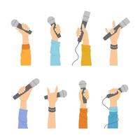 manos con micrófonos, palmas humanas sosteniendo micrófonos