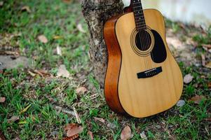 guitarra acústica, un instrumento de muy buen sonido concepto de instrumento musical foto