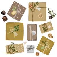 regalos de navidad en papel kraft set top view.vector ilustración aislada.diy cajas de regalo rústicas en envoltorios artesanales con lazos de hilo y ramas de abeto, rodajas de naranja secas.decoración ecológica vector