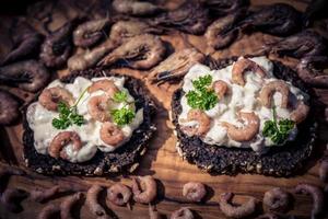 ensalada con cangrejos frescos del mar del norte foto