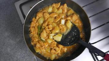 cooking chicken curry in a sauce pan video
