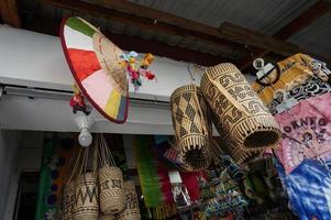 varios tipos de kalimantan oriental típico para souvenirs turísticos al visitar la ciudad de samarinda foto
