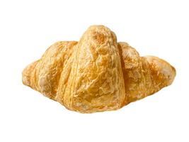 croissant aislado en blanco foto