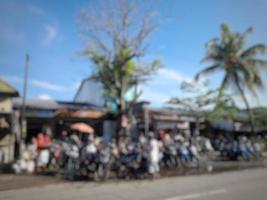 desenfoque de movimiento del mercado tradicional local en la isla de lombok, indonesia foto