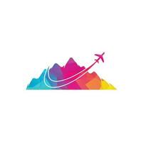 diseño de logotipo vectorial de avión y montaña. diseño de logotipo de viaje. avión con logo de montaña vector