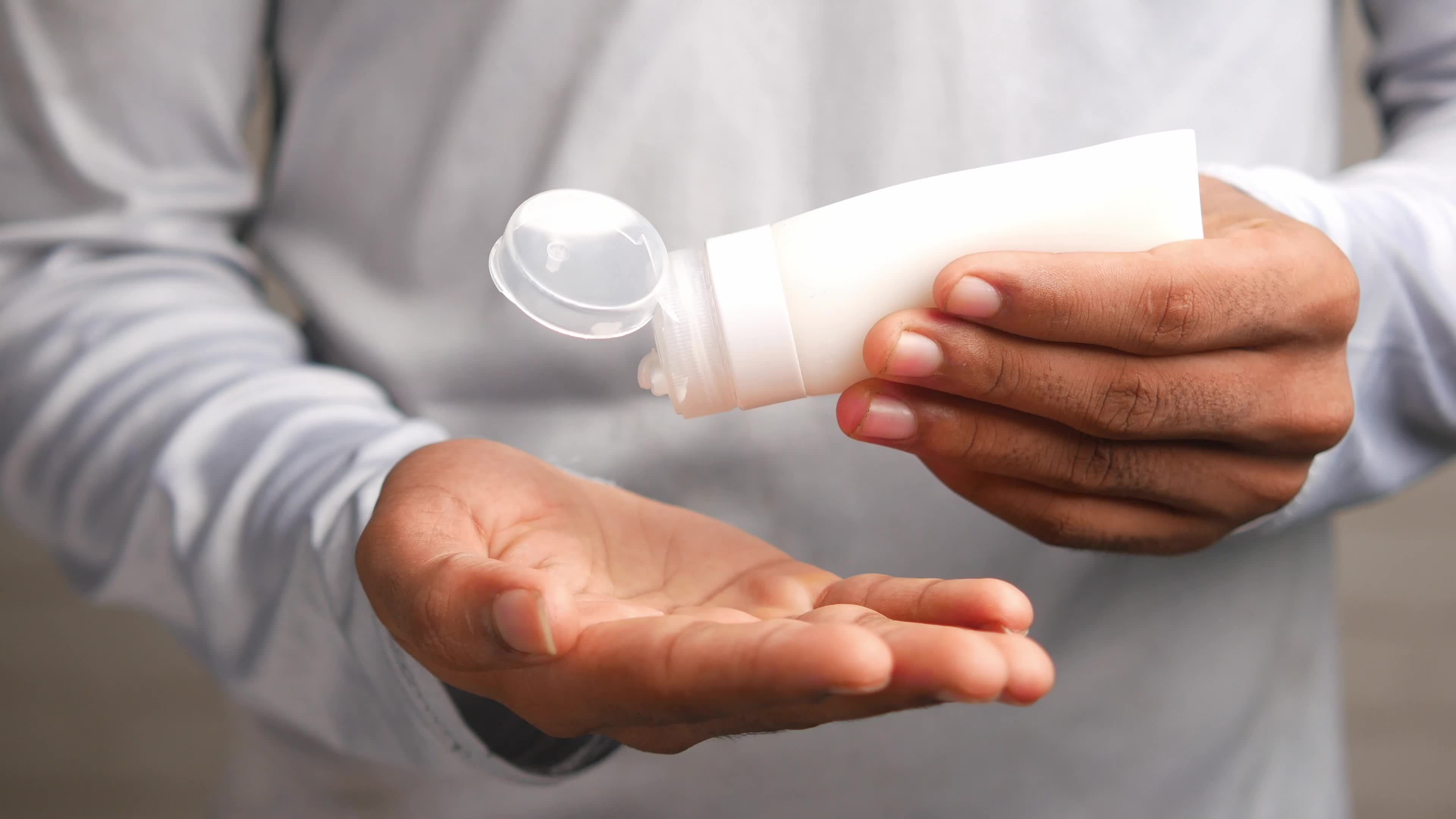 putting-lotion-into-hand-14046696-stock-video-at-vecteezy