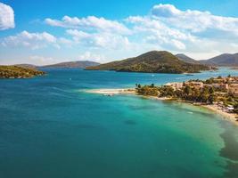 panorama de la playa de la bahía del mar foto