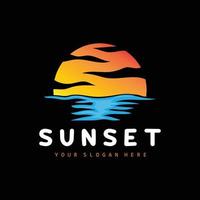 logotipo de puesta de sol, diseño de playa, ilustración de río y sol, vector disfrutando del crepúsculo