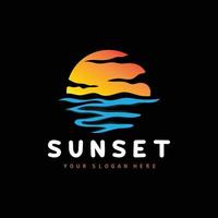 logotipo de puesta de sol, diseño de playa, ilustración de río y sol, vector disfrutando del crepúsculo