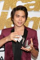 los angeles - 14 de agosto - shin lim en la alfombra roja del show en vivo de la temporada 13 de america s got talent en el dolby theater el 14 de agosto de 2018 en los angeles, ca foto