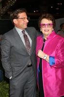 los angeles - 16 de septiembre - steve carell, billie jean king en la batalla de los sexos la premiere en el teatro del pueblo el 16 de septiembre de 2017 en westwood, ca foto