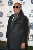 los angeles - 7 de enero - stevie wonder at the art of elysium 10a gala anual del cielo de corbata negra en red studios el 7 de enero de 2017 en los angeles, ca foto