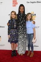 los angeles - 19 de junio - talitha bateman, tayler buck, lulu wilson en el festival de cine de los angeles 2017 - annabelle - estreno de la creación en el the theater at ace hotel el 19 de junio de 2017 en los angeles, ca foto