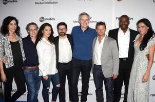 Los Ángeles - 21 de mayo - The Crossing Cast en la distribución internacional de medios de ABC Disney 2017 por adelantado en los estudios de Walt Disney el 21 de mayo de 2017 en Burbank, CA. foto