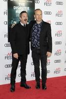 los angeles - 12 de noviembre - thomas lennon, bob odenkirk en el afi fest 2017 la proyección del artista del desastre en el teatro chino tcl imax el 12 de noviembre de 2017 en los angeles, ca foto