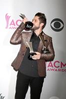 las vegas - 2 de abril - thomas rhett en los premios de la academia de música country 2017 en t-mobile arena el 2 de abril de 2017 en las vegas, nv foto