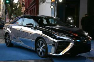 los angeles - 1 de marzo - toyota mirai - hidrógeno alimentado en el beneficio de mantenerlo limpio para la alianza waterkeeper en avalon el 1 de marzo de 2018 en los angeles, ca foto