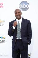 las vegas, 22 de mayo - evander holyfield llegando a los premios billboard music awards 2011 en mgm grand garden arena el 22 de mayo de 2010 en las vegas, nv foto