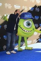 los angeles, jun 17 - billy crystal en el estreno de monsters university en el capitan theater el 17 de junio de 2013 en los angeles, ca foto