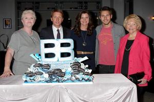 los angeles, 17 de mayo - susan flannery, brad bell, heather tom, scot clifton, lee bell en la audaz y hermosa celebración de sus nominaciones a los premios emmy en cbs television city el 17 de mayo de 2011 en los angeles, ca foto