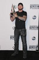 los angeles, 23 de noviembre - brantley gilbert en los 2014 american music awards, sala de prensa en el teatro nokia el 23 de noviembre de 2014 en los angeles, ca foto