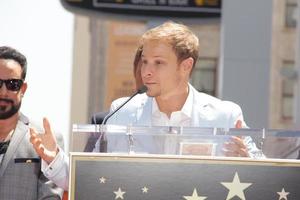 los angeles, 22 de abril - brian littrell en la ceremonia de la estrella de backstreet boys en el paseo de la fama en el paseo de la fama de hollywood el 22 de abril de 2013 en los angeles, ca foto