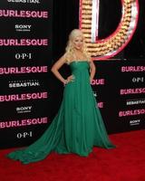 los angeles, 15 de noviembre - christina aguilera llega al burlesque la premiere en el teatro chino de grauman el 15 de noviembre de 2010 en los angeles, ca foto