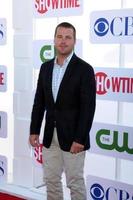 los angeles, 29 de julio - chris o donnell llega a la fiesta tca de verano 2012 de cbs, cw y showtime en el estacionamiento adyacente del hotel beverly hilton el 29 de julio de 2012 en beverly hills, ca foto