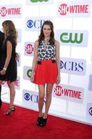 los angeles, 29 de julio - katie cassidy llega a la fiesta tca de verano 2012 de cbs, cw y showtime en el estacionamiento adyacente del hotel beverly hilton el 29 de julio de 2012 en beverly hills, ca foto