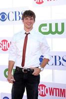 los angeles, 29 de julio - matt lanter llega a la fiesta tca de verano de 2012 de cbs, cw y showtime en el estacionamiento adyacente del hotel beverly hilton el 29 de julio de 2012 en beverly hills, ca foto