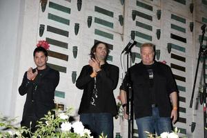 los angeles, 15 de septiembre - adam green, joe lynch, tim sullivan llega al estreno de chillerama en el cementerio de hollywood forever el 15 de septiembre de 2011 en los angeles, ca foto