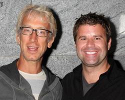 los angeles, 15 de septiembre - andy dick, mark ward llegando al estreno de chillerama en el cementerio de hollywood forever el 15 de septiembre de 2011 en los angeles, ca foto