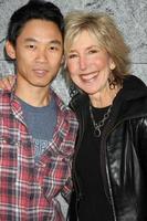 los angeles, sep 15 - lin shaye llega al estreno de chillerama en el cementerio de hollywood forever el 15 de septiembre de 2011 en los angeles, ca foto