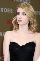 los angeles, 11 de diciembre - emma roberts llega a los premios cnn heroes 2011 en el shrine auditorium el 11 de diciembre de 2011 en los angeles, ca foto