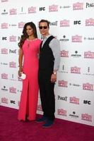 los angeles, 23 de febrero - camila alves, matthew mcconaughey asiste a los premios de espíritu independiente de cine 2013 en la carpa en la playa el 23 de febrero de 2013 en santa monica, ca foto