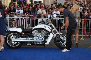 LOS ANGELES, JUL 19 - Jesse Metcalfe arriving at the Captain America - The First Avenger Premiere at El Capitan Theater on July 19, 2011 in Los Angeles, CA photo