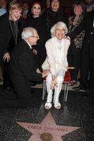 los angeles, 21 de febrero - harry kullijian, carol channing posando con carol channing y su estrella del paseo de la fama de hollywood por su 90 cumpleaños en pantages theater el 21 de febrero de 2011 en los angeles, ca foto